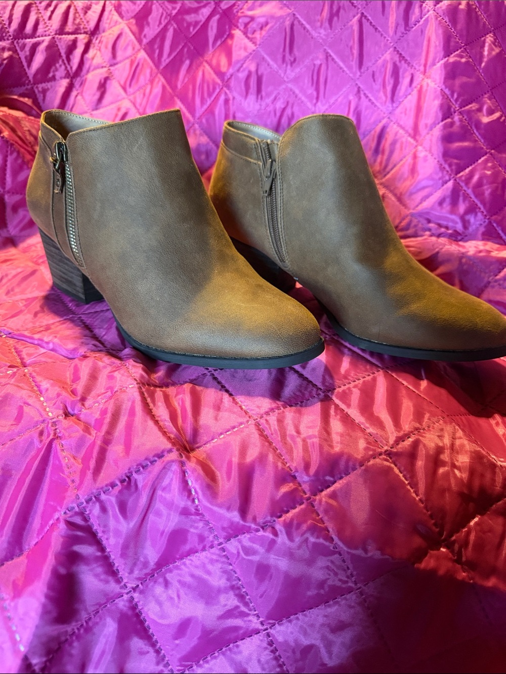 NWOT LifeStride Blake Low Heel Ankle Booties. Side-Zip. 10 wide